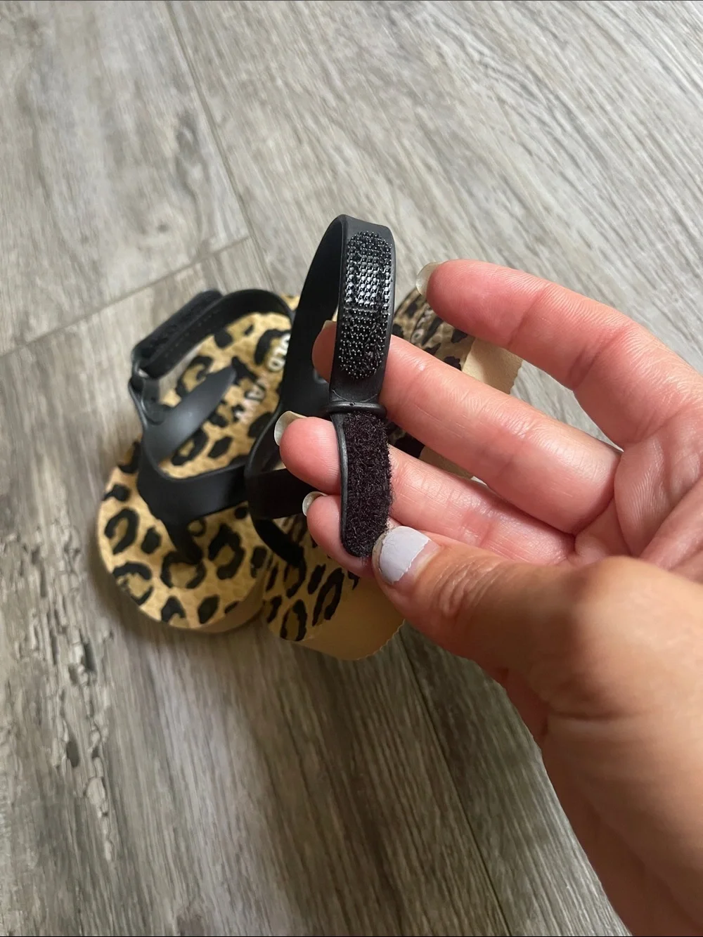 Old Navy Leopard Print Toddler Sandals with Black Straps 3-6 months